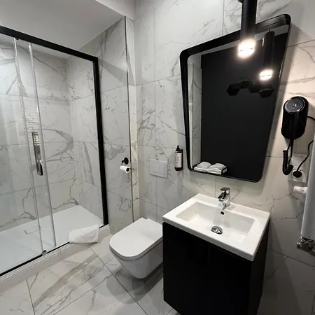 Apartment Prestiz Podfigorna 200 Metrow Od Centrum